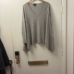 Bloomingdale’s Gray V-Neck Cashmere Women's Sweater XL